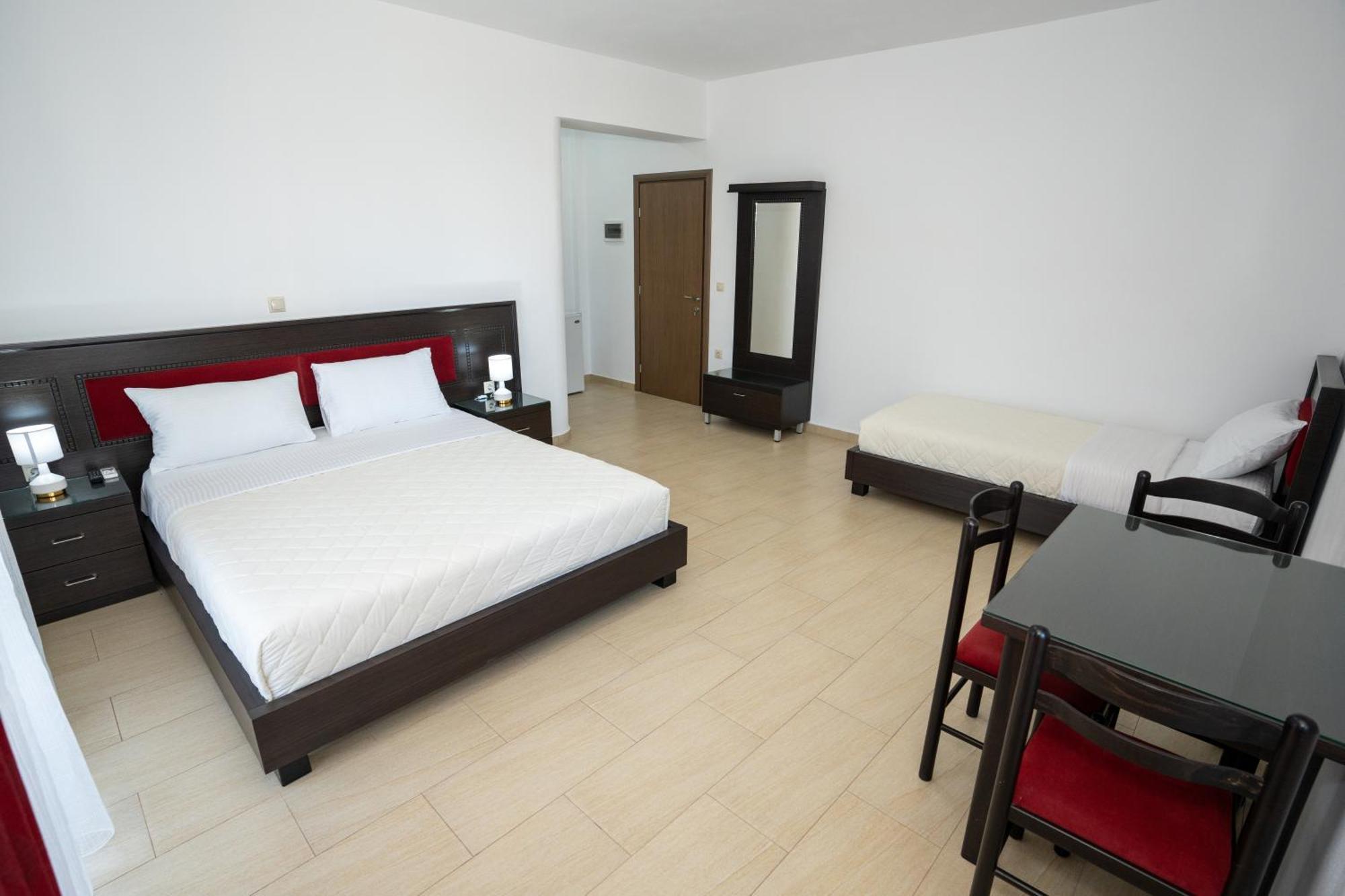 Kalasa Hotel Sarandë Exteriör bild
