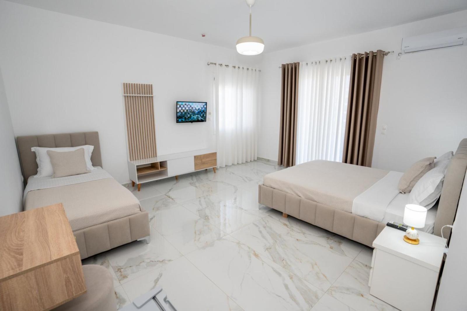 Kalasa Hotel Sarandë Exteriör bild